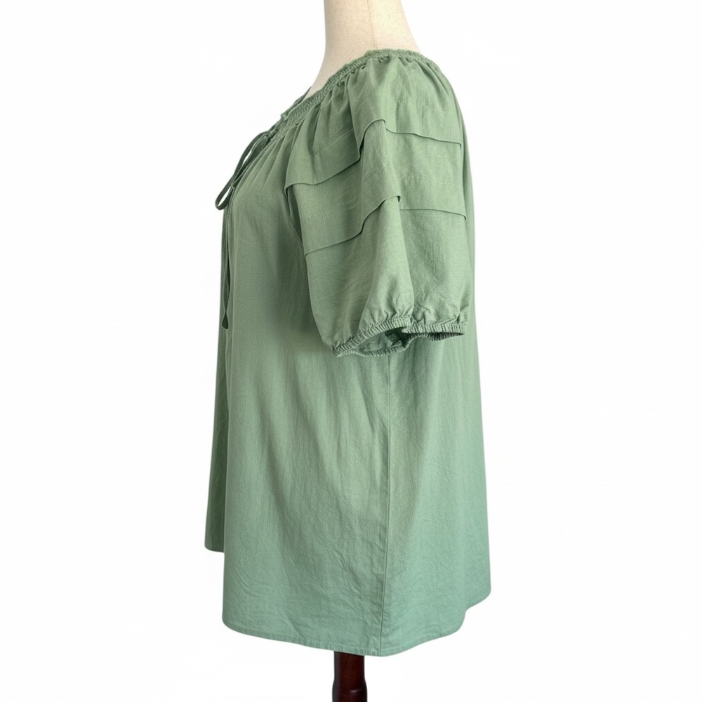 🌿 Lane Bryant Smocked Split-Neck Popover Blouse – Size 26/28 🌿 - Picture 6 of 9